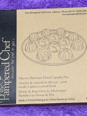 Pampered Chef Floral Silicone Bakeware Cupcake Pan - New